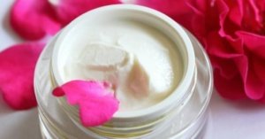 Crème soin anti-âge rose