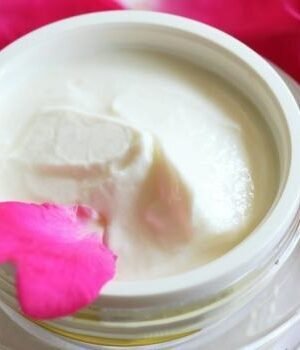 Crème soin anti-âge rose